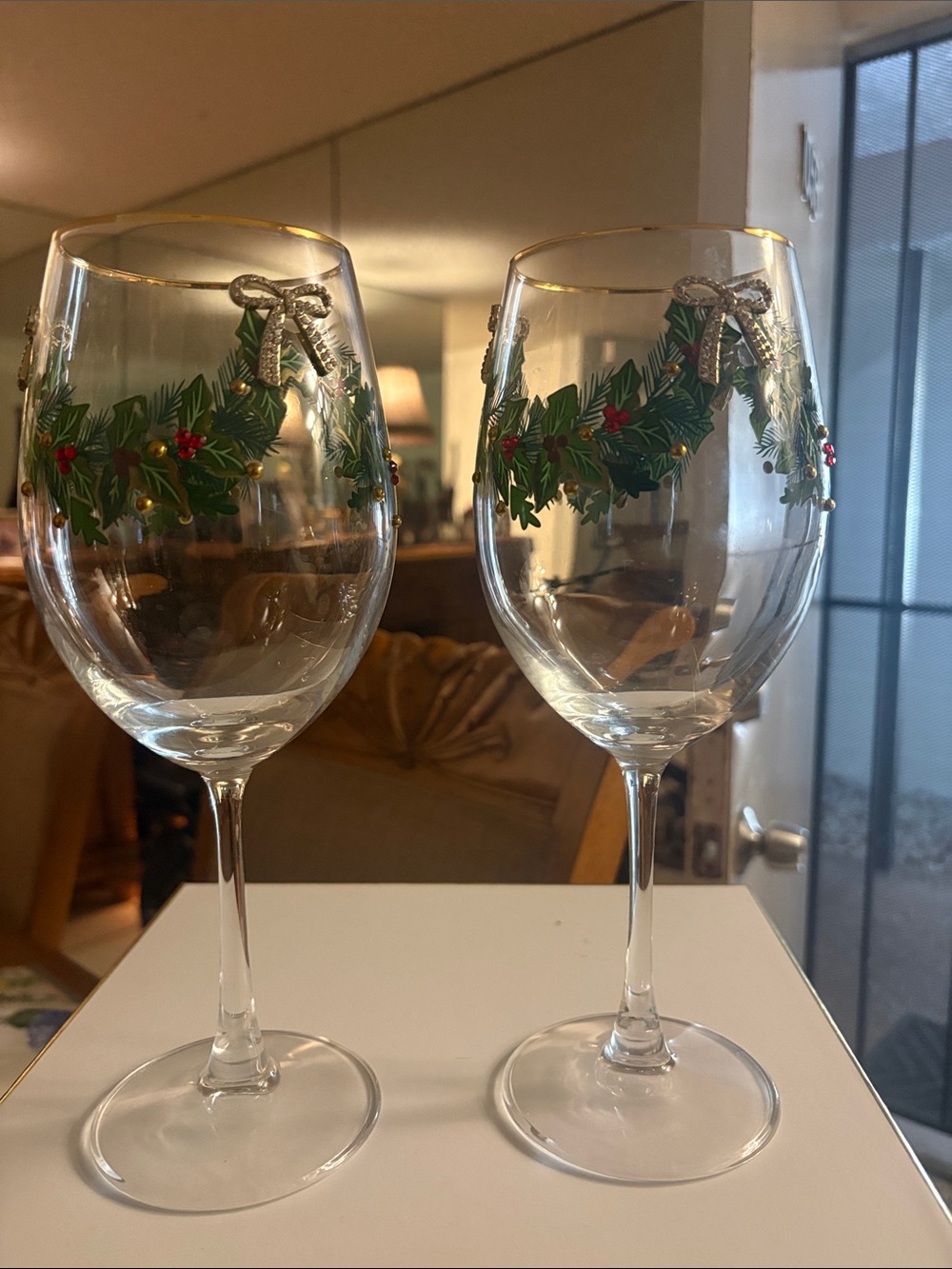 Holiday Wreath Wine Glasses - Green & Gold